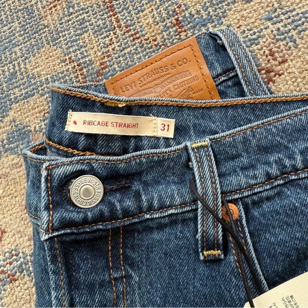 Levi's Ribcage Full-Length Jeans in Dance Around - Picture 6 of 6
